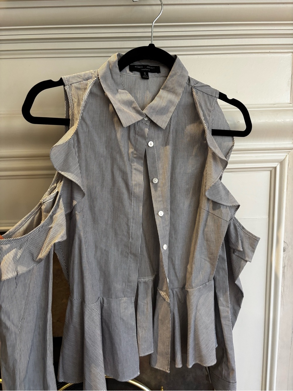 Romeo & Juliet Couture Gray Striped Ruffle Cold-Shoulder Shirt